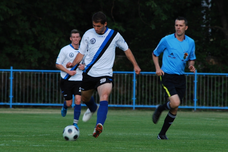 MTE 1904 B - Kunsziget (4:1) Gratulálunk!  (Fotózta: Nagy Mária)