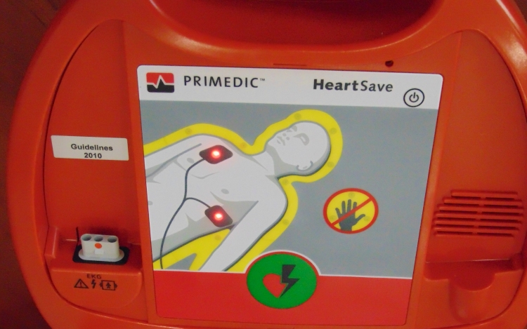 Életmentő defibrillátor a Mosonmagyaróvári Városházán