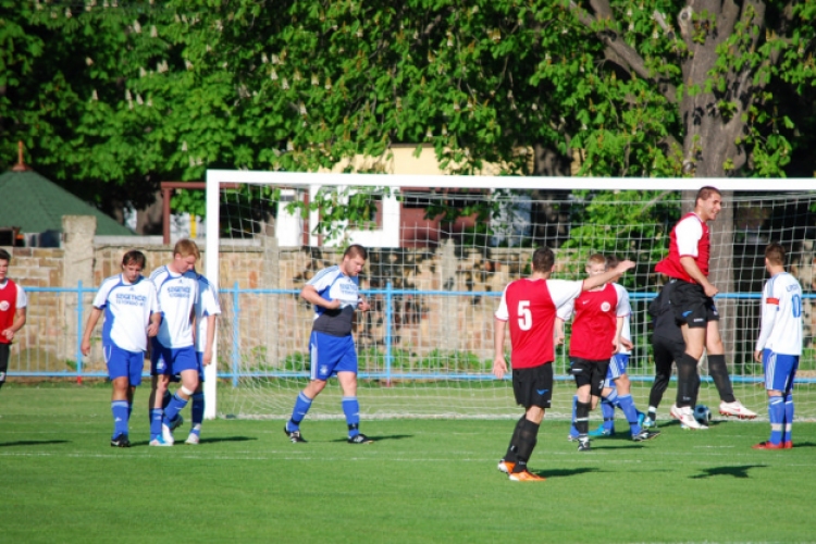 MTE 1904 B - LIPÓT (3:2)  Gratulálunk!  (Fotózta: Nagy Mária)