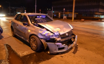 Két személyautó ütközött az óvári rendőrség szomszédságában