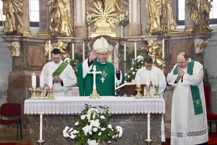 Veres András győri megyéspüspök celebrálta az ünnepi szentmisét Mosonmagyaróváron