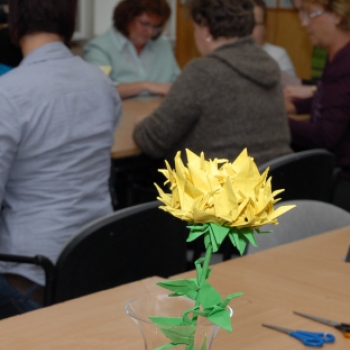 ORIGAMI VILÁGNAP   A FEHÉR LÓ KÖZÖSSÉGI HÁZBAN