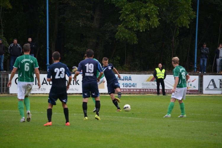 Mte 1904 - Csornai SE (1:0) Gratulálunk! (Fotó: Nagy Mária)