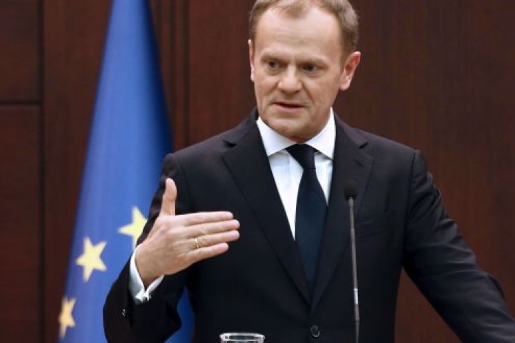 Tusk konzultációkat kezd a huszonhetekkel a kiválási határidő halasztásáról