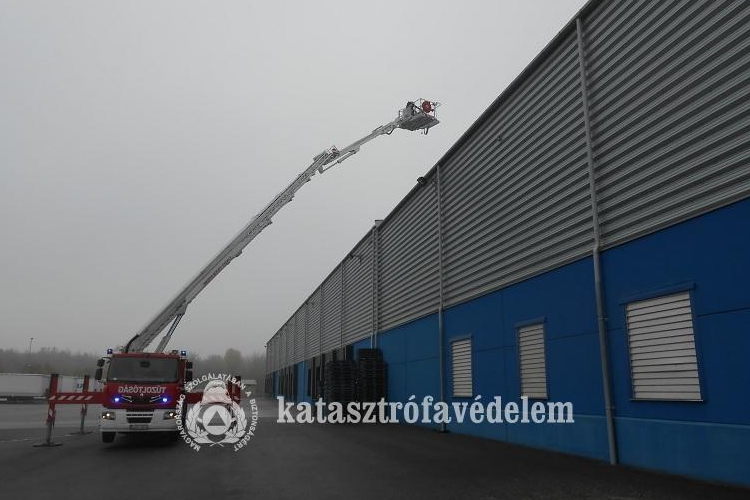 Gyakorlatoztak a tűzoltók Lébényben 