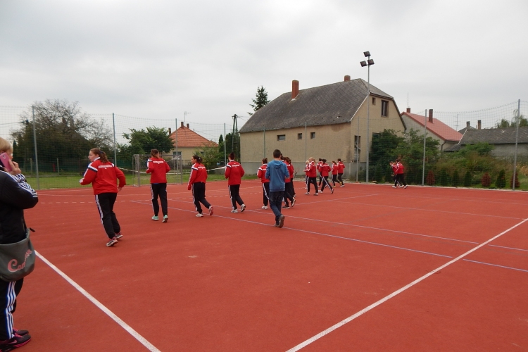 Mosonmagyaróvári Kéziladba Club látogatása a Szent Márton Általános Iskolában, Halásziban