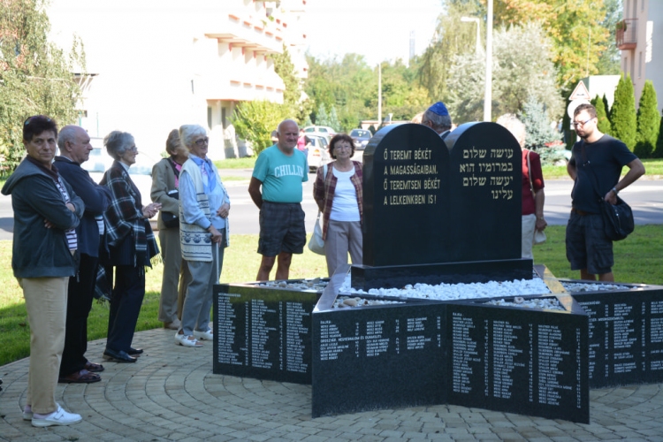 Séta a Zsidó temetőben (Fotó: Nagy Mária)