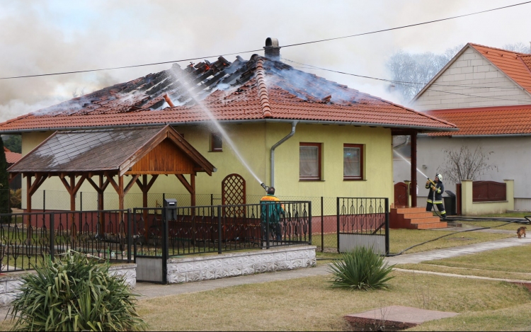 Tető gyulladt ki Jánossomorján