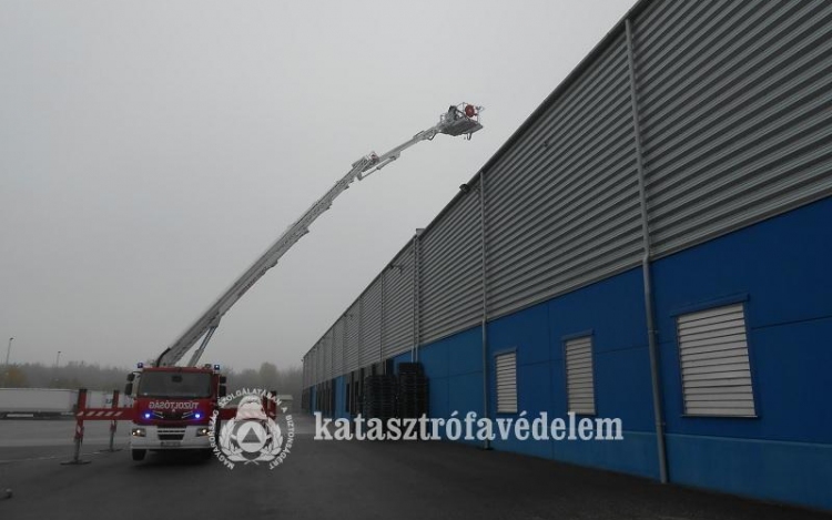 Gyakorlatoztak a tűzoltók Lébényben 