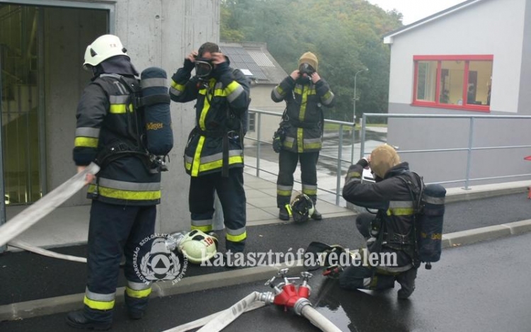 Ausztriában gyakoroltak a hivatásos tűzoltók 