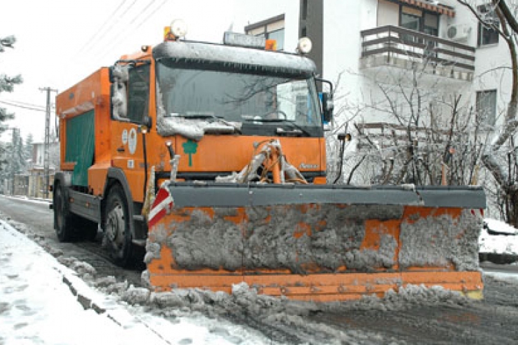 Hó eltakarítás az utakon