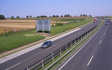 A forgalommal szemben haladt egy autó az M1-es autópályán