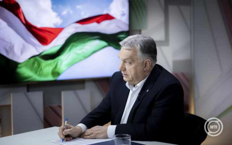 Orbán Viktor: nem lehetett tovább nézni, hogy kifosztják az embereket