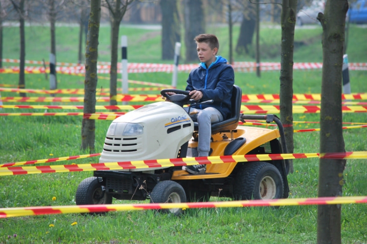 II. Mosoni Fűnyírótraktor Verseny  (Fotó: Nagy Mária)